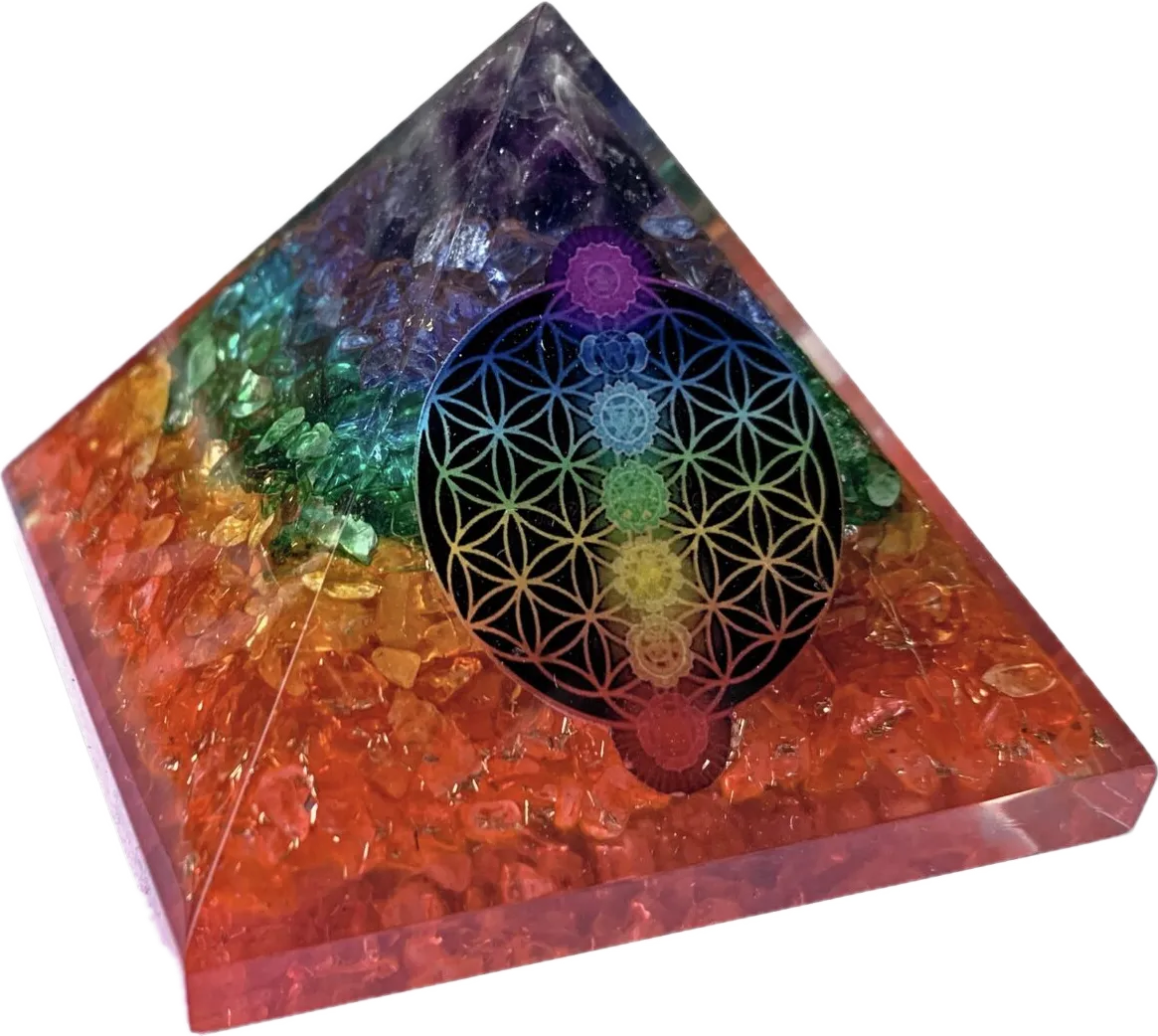 Handgefertigte Chonit Orgonit-Pyramide „Chakra-Mix“ in Regenbogenfarben mit dem Symbol „Blume des Lebens“